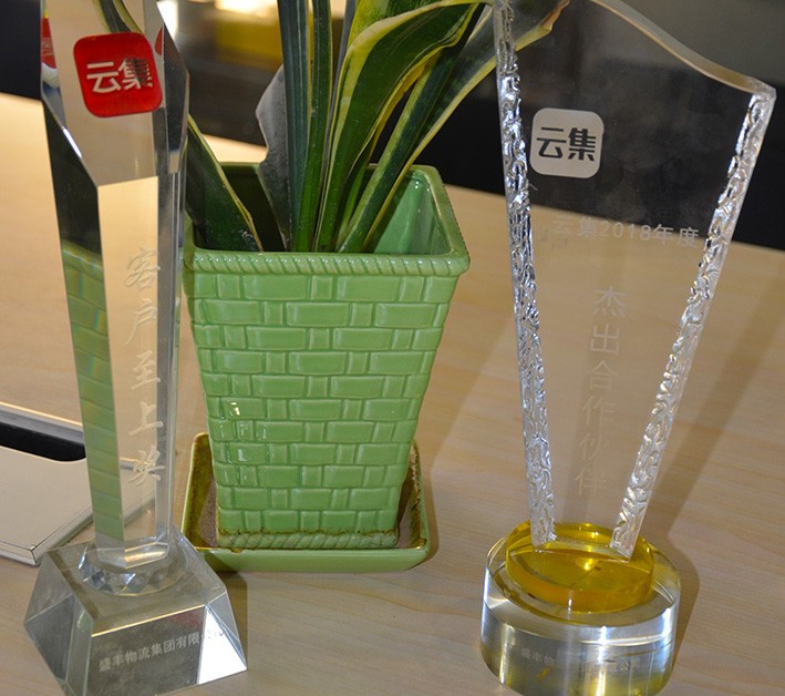 服務(wù)取勝，載譽(yù)而歸